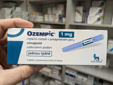 Prag, Çek Cumhuriyeti-4 Ocak 2024: Ozempic kutusu. Ozempik ilacın Çek versiyonu. AB 'de diyabet tedavisi. Bir paket semaglutid. Diyabet ilacı. Bazen kilo vermek için kullanılıyor. Danimarkalı Novo Nordisk yapımcısı.