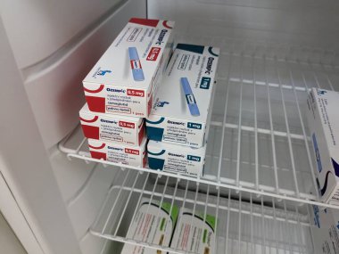 Prag, Çek Cumhuriyeti-4 Ocak 2024: Ozempic kutusu. Ozempik ilacın Çek versiyonu. AB 'de diyabet tedavisi. Bir paket semaglutid. Diyabet ilacı. Bazen kilo vermek için kullanılıyor. Danimarkalı Novo Nordisk yapımcısı.