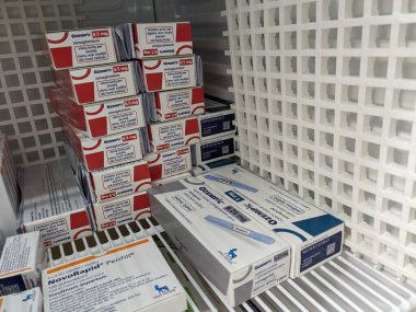 Prag, Çek Cumhuriyeti-4 Ocak 2024: Ozempic kutusu. Ozempik ilacın Çek versiyonu. AB 'de diyabet tedavisi. Bir paket semaglutid. Diyabet ilacı. Bazen kilo vermek için kullanılıyor. Danimarkalı Novo Nordisk yapımcısı.