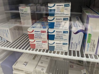 Prag, Çek Cumhuriyeti-4 Ocak 2024: Ozempic kutusu. Ozempik ilacın Çek versiyonu. AB 'de diyabet tedavisi. Bir paket semaglutid. Diyabet ilacı. Bazen kilo vermek için kullanılıyor. Danimarkalı Novo Nordisk yapımcısı.