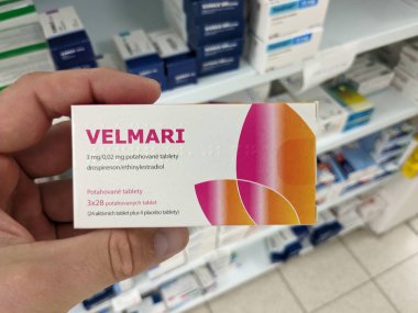 Prag, Çek Cumhuriyeti-15 Ağustos 2024: VELMARI doğum kontrol ve aile planlaması için kullanılan doğum kontrol hapları kutusu.