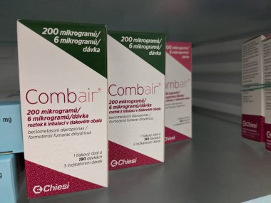 Prag, Çek Cumhuriyeti - 28 Ağustos 2024: BECLOMETHASone ve CHIESI tarafından aktif maddelerle birlikte COPD yönetimi ve astım için kullanılan COPD astım ilacı.