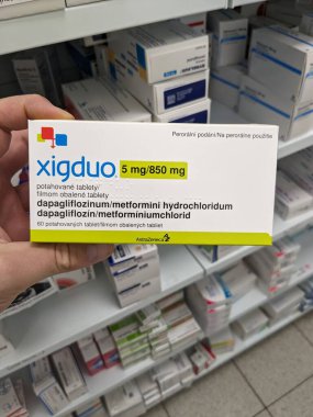Prag, Çek Cumhuriyeti 23 Mayıs 2023: Eczane mağazası-Xigduo by AstraZeneca AB kombinasyonu dapagliflozinum ve metformini hidrokloridum, gliflozin grubundan diyabet ilacı, sglt2 inhibitörü.