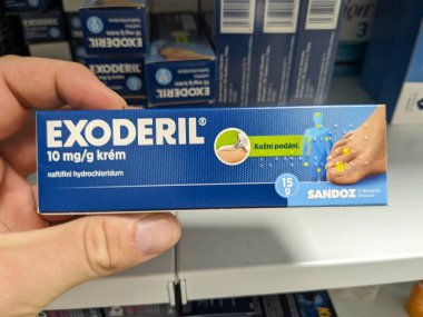 Prag, Çek Cumhuriyeti-16 Ağustos 2024: Mantar derisi enfeksiyonlarının tedavisinde kullanılan SANDOZ tarafından Naftifine ile EXODERIL kutusu.