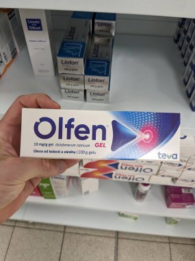 Prag, Çek Cumhuriyeti - 9 Temmuz 2024: MEPHA tarafından kullanılan DICLOFENAC aktif maddeyle birlikte OLFEN ilaç kutusu.