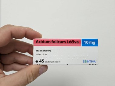 Prag, Çek Cumhuriyeti-9 Ekim 2024: ZENTIVA 'nın Acidum Folium' u, gebelik sırasında folat eksikliğini önlemek ve tedavi etmek ve doğum öncesi sağlığı desteklemek için kullanılan hayati bir B vitamini olan FOLIC ACID içeriyor.