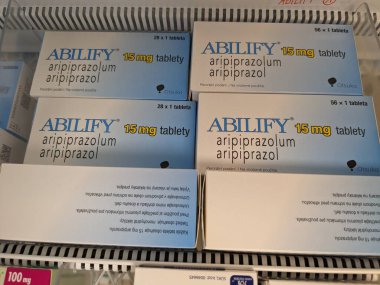 Prag, Çek Cumhuriyeti - 29 Mayıs 2024: OTSKUA ilaç firması Aripiprazolum 'dan ARIPRAZOLE kutu ABILIFY, bipolar I bozukluğu, şizofreni gibi zihinsel durumları tedavi etmek için
