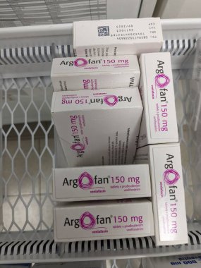 Prag, Çek Cumhuriyeti - 10 Temmuz 2024: TEVA 'nın VENLAFAXINE aktif maddesiyle birlikte ARGOFAN ilaç kutusu, depresyon ve anksiyete bozukluklarının tedavisinde kullanılır.