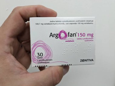 Prag, Çek Cumhuriyeti - 10 Temmuz 2024: TEVA 'nın VENLAFAXINE aktif maddesiyle birlikte ARGOFAN ilaç kutusu, depresyon ve anksiyete bozukluklarının tedavisinde kullanılır.