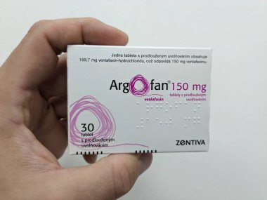 Prag, Çek Cumhuriyeti - 10 Temmuz 2024: TEVA 'nın VENLAFAXINE aktif maddesiyle birlikte ARGOFAN ilaç kutusu, depresyon ve anksiyete bozukluklarının tedavisinde kullanılır.