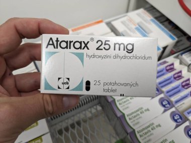 Prag, Çek Cumhuriyeti-7 Ağustos 2024: ATARAX kutu dolusu HYDROXYZINE aktif maddesi UCB tarafından anksiyete ve alerjilerin tedavisinde kullanıldı