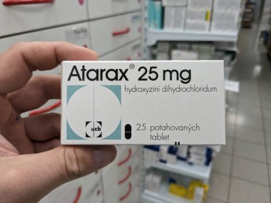 Prag, Çek Cumhuriyeti-7 Ağustos 2024: ATARAX kutu dolusu HYDROXYZINE aktif maddesi UCB tarafından anksiyete ve alerjilerin tedavisinde kullanıldı