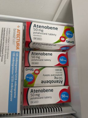 Prag, Çek Cumhuriyeti - 10 Temmuz 2024: ATENOBENE ilaç kutusu TEVA tarafından hipertansiyon ve kardiyovasküler sağlık tedavisinde kullanılan ATENOBENE aktif madde.