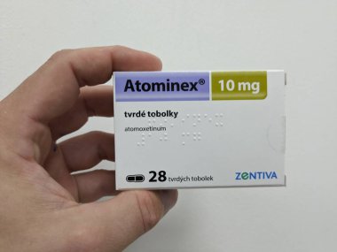 Prag, Çek Cumhuriyeti - 10 Temmuz 2024: DEHB tedavisinde kullanılan ATOMINEX kutu dolusu ATOMOXETINE aktif maddesi.
