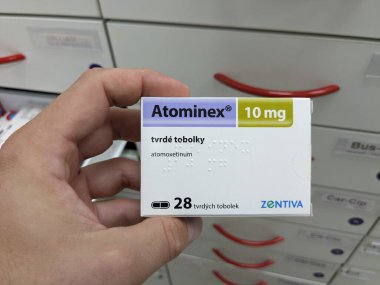 Prag, Çek Cumhuriyeti - 10 Temmuz 2024: DEHB tedavisinde kullanılan ATOMINEX kutu dolusu ATOMOXETINE aktif maddesi.