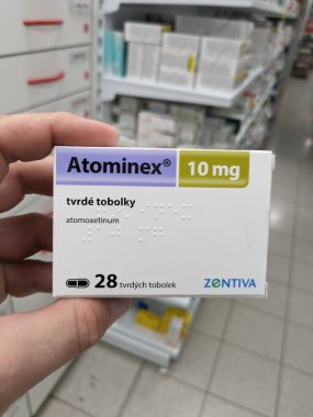 Prag, Çek Cumhuriyeti - 10 Temmuz 2024: DEHB tedavisinde kullanılan ATOMINEX kutu dolusu ATOMOXETINE aktif maddesi.