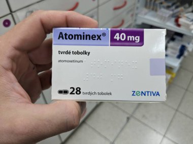 Prag, Çek Cumhuriyeti - 10 Temmuz 2024: DEHB tedavisinde kullanılan ATOMINEX kutu dolusu ATOMOXETINE aktif maddesi.