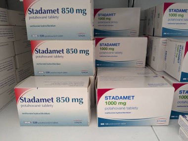 Prag, Çek Cumhuriyeti-14.01.2026: STADA 'nın metformin içeren Stadamet, glisemik kontrolü geliştirmek için tip 2 diyabet hastalığının tedavisinde kullanılan sözlü bir antidiyabetik ilaçtır.