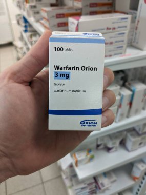 Prag, Çek Cumhuriyeti - 17 Haziran 2024: WARFARIN ORION Varfarin sodyum aktif maddesi içeren ilaç kutusu, Tromboz, Felç tedavisi için kullanılır