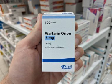 Prag, Çek Cumhuriyeti - 17 Haziran 2024: WARFARIN ORION Varfarin sodyum aktif maddesi içeren ilaç kutusu, Tromboz, Felç tedavisi için kullanılır