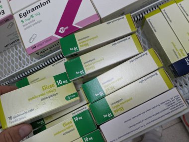Prag, Çek Cumhuriyeti-15 Ağustos 2024: KRKA PHARMACEUTICALS tarafından kullanılan ELICEA KRKA tablet kutusu ve depresyon ve endişe bozukluklarının tedavisinde kullanılan ESCITALOPRAM aktif madde.