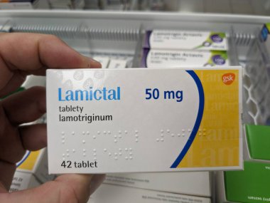 Prag, Çek Cumhuriyeti-10 Ağustos 2024: LAMICTAL tablet kutusu LAMOTRIGINE aktif madde, epilepsi, bipolar bozukluk ve nöbet kontrolü için kullanılır.