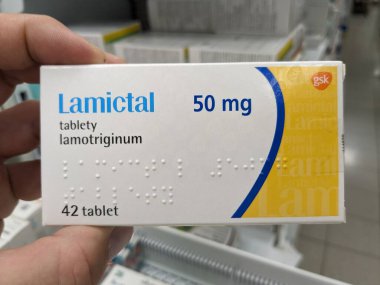 Prag, Çek Cumhuriyeti-10 Ağustos 2024: LAMICTAL tablet kutusu LAMOTRIGINE aktif madde, epilepsi, bipolar bozukluk ve nöbet kontrolü için kullanılır.