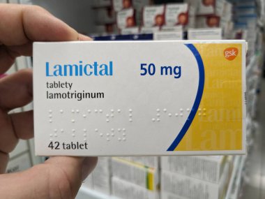 Prag, Çek Cumhuriyeti-10 Ağustos 2024: LAMICTAL tablet kutusu LAMOTRIGINE aktif madde, epilepsi, bipolar bozukluk ve nöbet kontrolü için kullanılır.