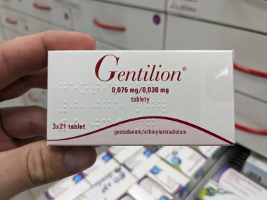 Prag, Çek Cumhuriyeti - 10 Temmuz 2024: TEVA 'nın GENTAMICIN aktif maddesiyle birlikte GENTILION ilaç kutusu, bakteriyel enfeksiyonların tedavisinde kullanılır.