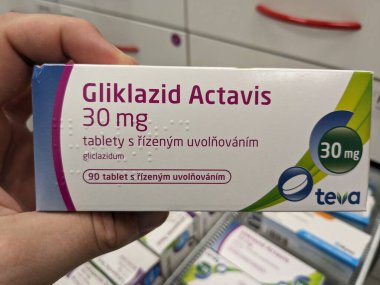 Prag, Çek Cumhuriyeti-10 Ağustos 2024: GLICLAZID ACTAVIS tablet kutusu GLICLAZIDE aktif madde, tip 2 diyabet ve kan şekeri kontrol tedavisinde kullanılır.