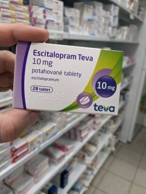 Prag, Çek Cumhuriyeti - 9 Temmuz 2024: ESCITALOPRAM TEVA ilaç kutusu escitalopram aktif maddesi ile birlikte, depresyon, anksiyete, panik bozukluk, obsesif kompulsif kompulsif bozukluk tedavisinde kullanılır