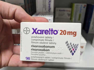 Prag, Çek Cumhuriyeti-6 Haziran 2024. Xarelto, Bayer Sağlık tarafından inme ve kan pıhtılaşmasını azaltmak için ilaç. Rivaroxaban aktif madde.