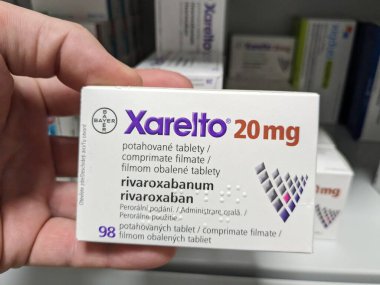 Prag, Çek Cumhuriyeti-6 Haziran 2024. Xarelto, Bayer Sağlık tarafından inme ve kan pıhtılaşmasını azaltmak için ilaç. Rivaroxaban aktif madde.