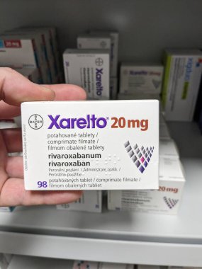 Prag, Çek Cumhuriyeti-6 Haziran 2024. Xarelto, Bayer Sağlık tarafından inme ve kan pıhtılaşmasını azaltmak için ilaç. Rivaroxaban aktif madde.