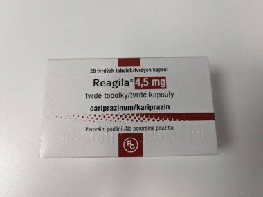Prag, Çek Cumhuriyeti-17 Haziran 2024: Akli dengesizliklerin tedavisinde kullanılan Kariprazin aktif maddesi içeren REAGLIA ilaç kutusu