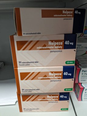Prag, Çek Cumhuriyeti-17 Haziran 2024: Krka tarafından GERD, Asit reflüsü ve Gastritis tedavisinde kullanılan Pantoprazol aktif maddeyle NOLPAZA ilaç kutusu