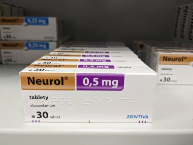 Prag, Çek Cumhuriyeti-17 Haziran 2024: Pfizer 'ın içinde Alprazolam aktif maddesi bulunan nöro-ilaç kutusu, anksiyete bozukluğu ve panik bozukluğunun tedavisinde kullanılır., 