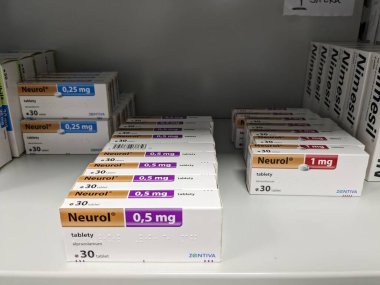 Prag, Çek Cumhuriyeti-17 Haziran 2024: Pfizer 'ın içinde Alprazolam aktif maddesi bulunan nöro-ilaç kutusu, anksiyete bozukluğu ve panik bozukluğunun tedavisinde kullanılır., 