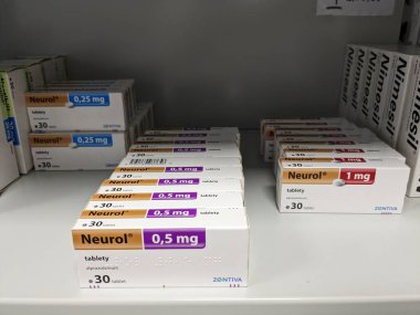 Prag, Çek Cumhuriyeti-17 Haziran 2024: Pfizer 'ın içinde Alprazolam aktif maddesi bulunan nöro-ilaç kutusu, anksiyete bozukluğu ve panik bozukluğunun tedavisinde kullanılır., 