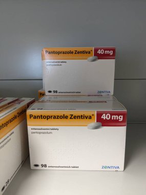 Prag, Çek Cumhuriyeti 23 Mayıs 2023: Eczane-Pantoprazole Zentiva, mide içindeki asit miktarını azaltan bir proton pompa inhibitörüdür.