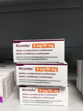 Prag, Çek Cumhuriyeti-17 Haziran 2024: Obezite ve kilo kaybı tedavisinde kullanılan Naloxone Bupropion aktif maddeyle birlikte ilaç kutusu