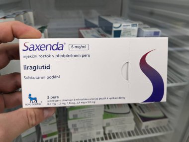 Prag, Çek Cumhuriyeti - 10 Temmuz 2024: NOVO NORDISK tarafından kullanılan LIRAGLUTIDE aktif maddeyle SAXENDA ilaç kutusu.