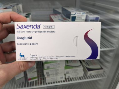 Prag, Çek Cumhuriyeti - 10 Temmuz 2024: NOVO NORDISK tarafından kullanılan LIRAGLUTIDE aktif maddeyle SAXENDA ilaç kutusu.