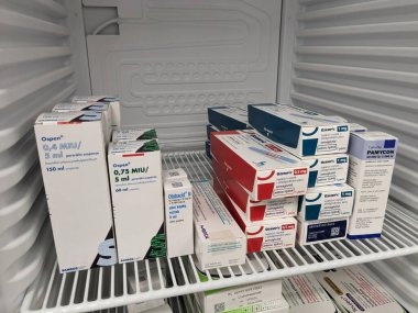 Brno, Çek Cumhuriyeti - 28 Haziran 2024: Ozempic kutusu. Ozempik ilacın Çek versiyonu. Çek Cumhuriyeti 'nde diyabet tedavisi. Bir paket semaglutid. Diyabet ilacı. Bazen kilo vermek için kullanılıyor.