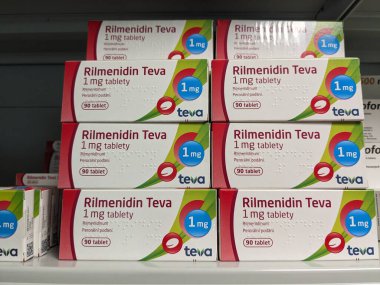 Prag, Çek Cumhuriyeti 23 Mayıs 2023: Eczane deposu - İlaç kutusu hipertansiyon tedavisi için bir reçeteli ilaçtır