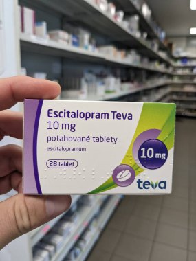 Prag, Çek Cumhuriyeti - 9 Temmuz 2024: ESCITALOPRAM TEVA ilaç kutusu escitalopram aktif maddesi ile birlikte, depresyon, anksiyete, panik bozukluk, obsesif kompulsif kompulsif bozukluk tedavisinde kullanılır