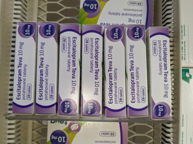 Prag, Çek Cumhuriyeti - 9 Temmuz 2024: ESCITALOPRAM TEVA ilaç kutusu escitalopram aktif maddesi ile birlikte, depresyon, anksiyete, panik bozukluk, obsesif kompulsif kompulsif bozukluk tedavisinde kullanılır