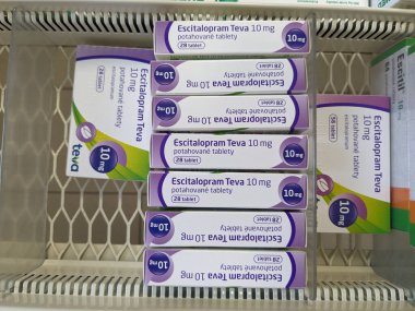 Prag, Çek Cumhuriyeti - 9 Temmuz 2024: ESCITALOPRAM TEVA ilaç kutusu escitalopram aktif maddesi ile birlikte, depresyon, anksiyete, panik bozukluk, obsesif kompulsif kompulsif bozukluk tedavisinde kullanılır