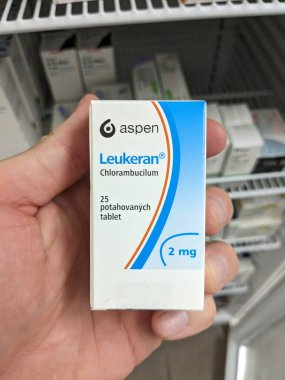 Prag, Çek Cumhuriyeti-16 Ağustos 2023: Klorambucil kemoterapi ilaçlı ASPEN Pharma Leukeran kronik lenfositik lösemi, Hodgkin lenfoması ve Hodgkin olmayan lym tedavisinde kullanılır.