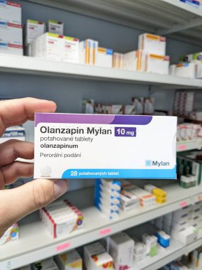 Prag, Çek Cumhuriyeti - 12 Ekim 2023: Olanzapine-Olanzapin Mylan 10 mg atipik antipsikotik ilaç.